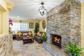 Lobby - Quality Inn Escondido San Diego North County (Escondido)