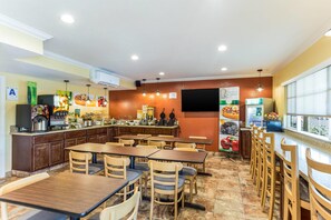 Free daily continental breakfast