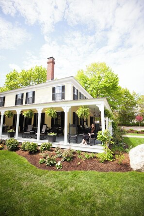 Porch - Yellow House Inn (Bar Harbor)