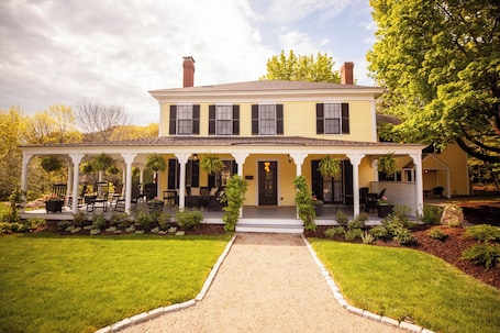 Fachada de la propiedad