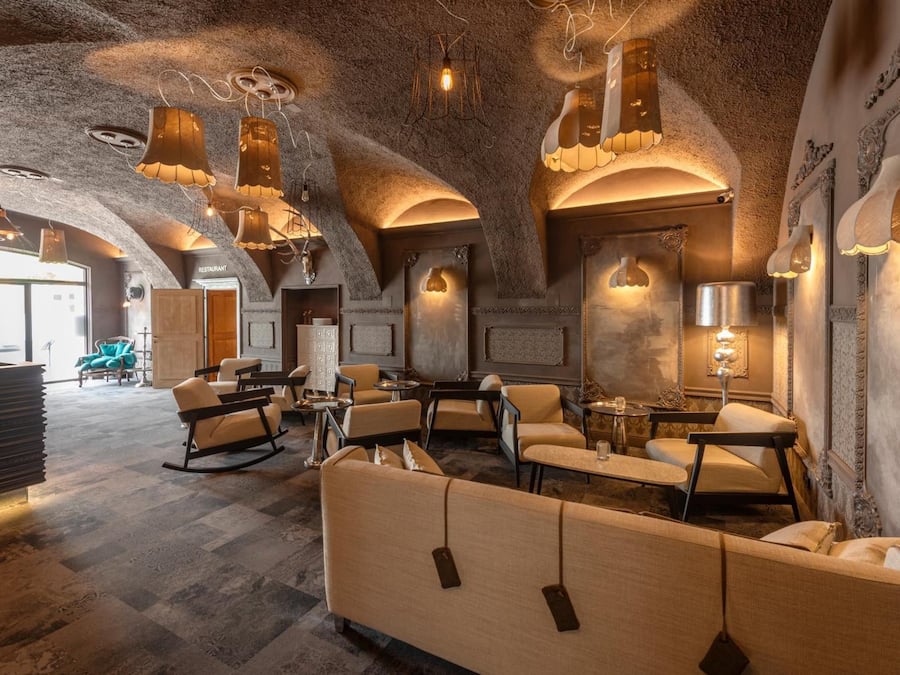 50-Zoll-Flachbildfernseher mit Satellitenempfang