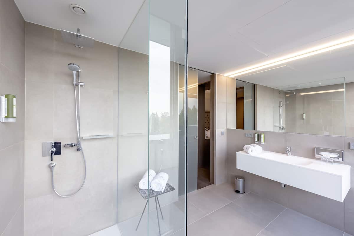 superior double room, 1 queen bed | minibar, in-room safe, desk, blackout curtains