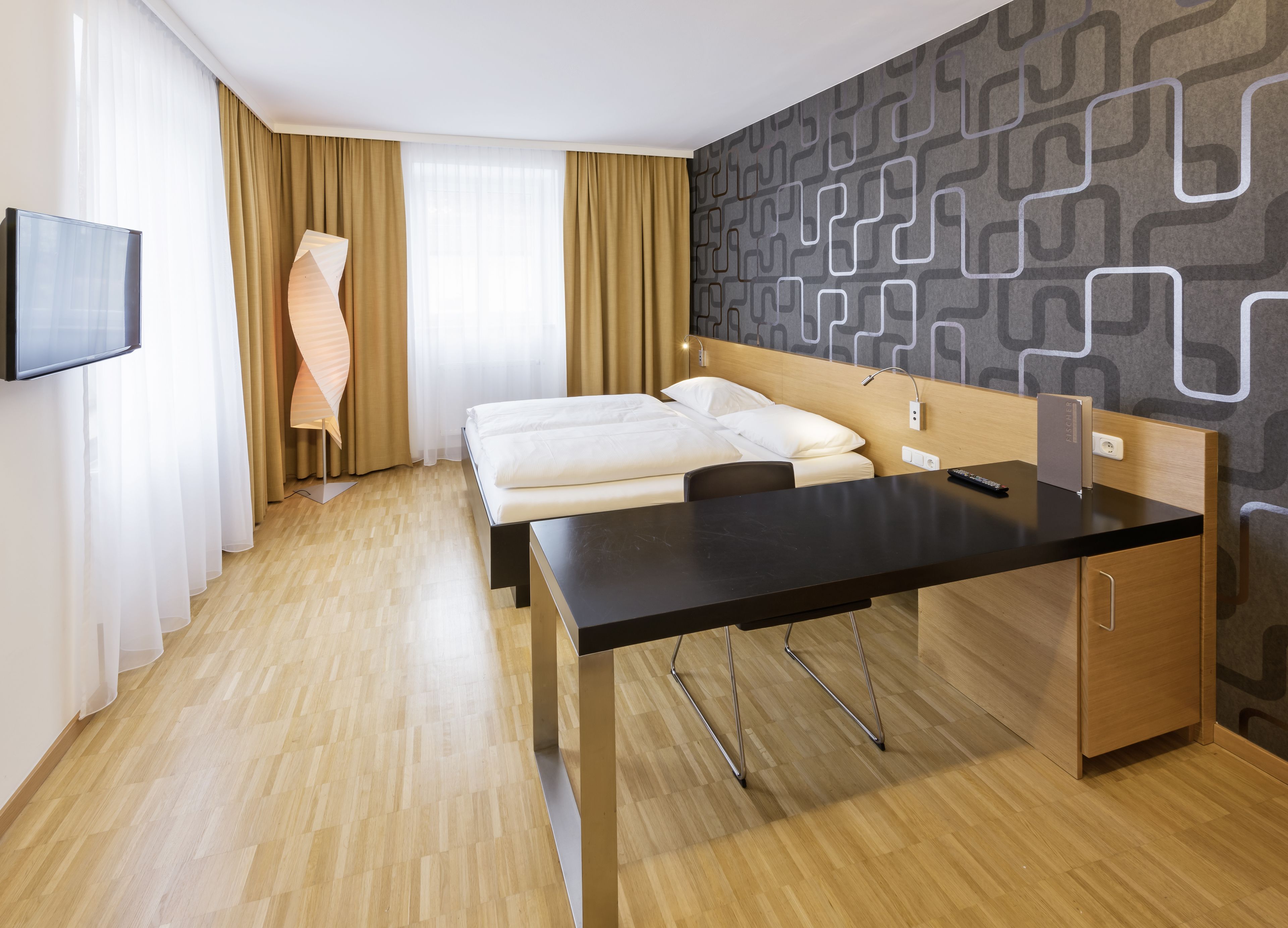 superior double room, 1 queen bed | minibar, in-room safe, desk, blackout curtains