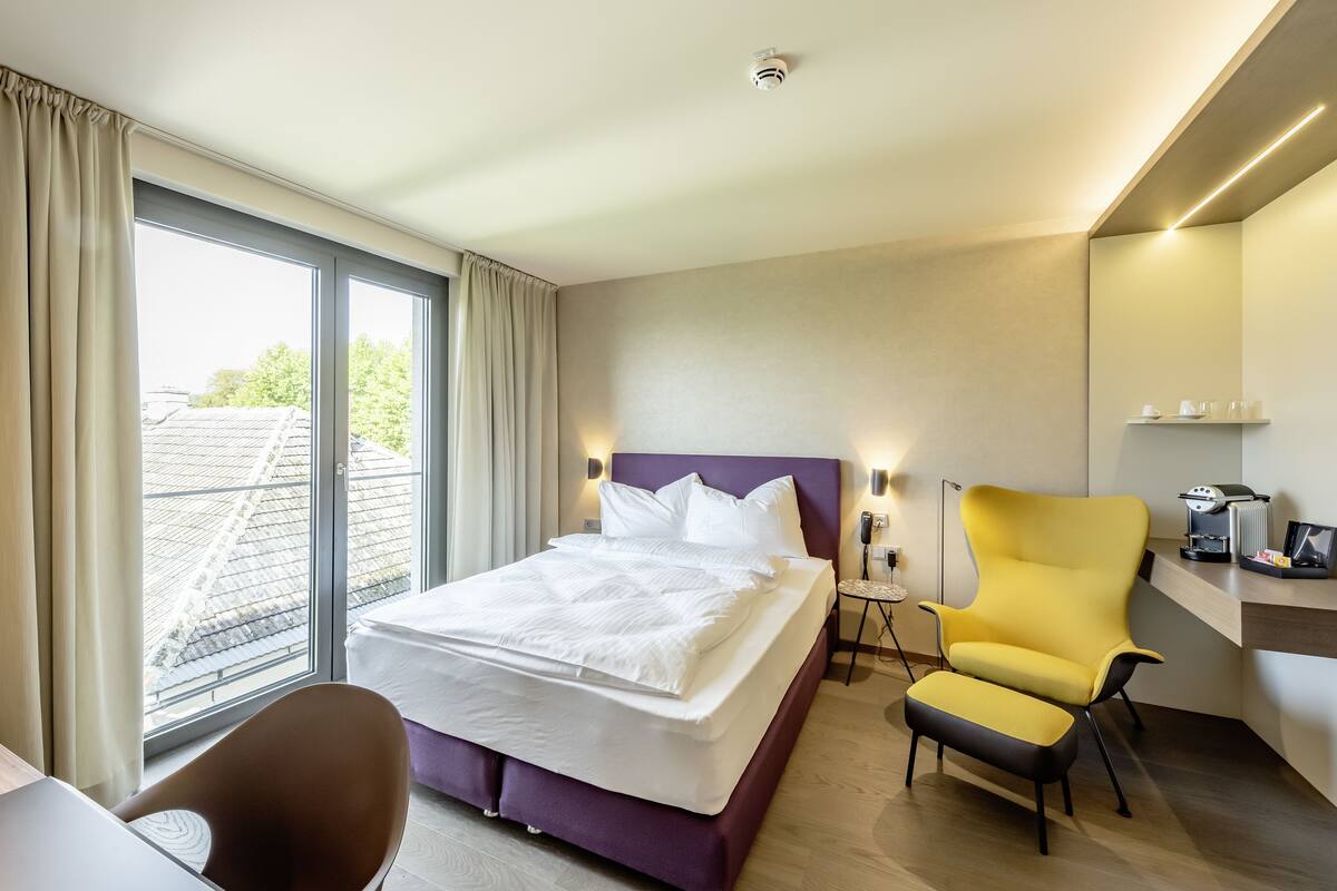 superior double room, 1 queen bed | minibar, in-room safe, desk, blackout curtains