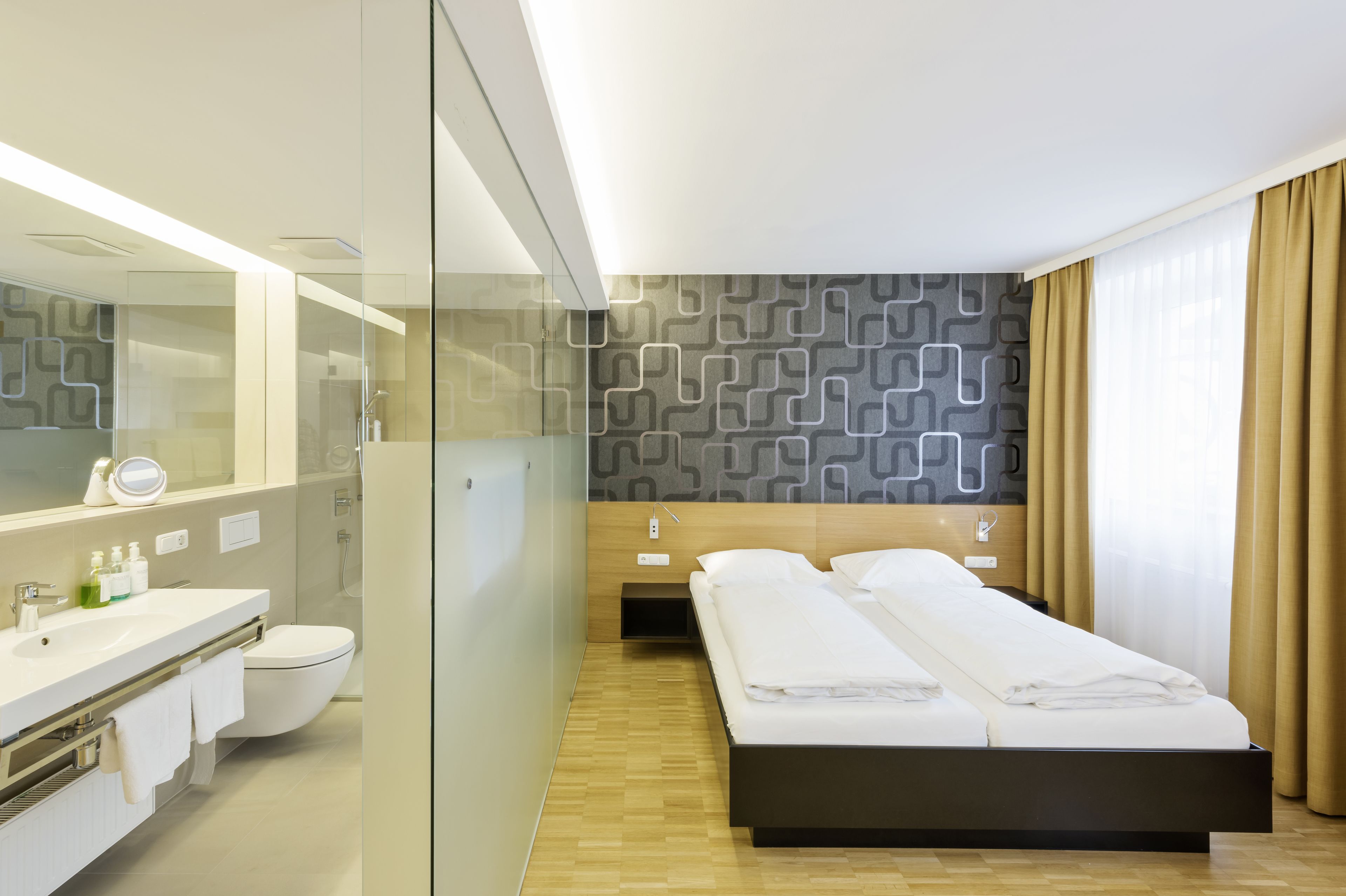 superior double room, 1 queen bed | bathroom sink