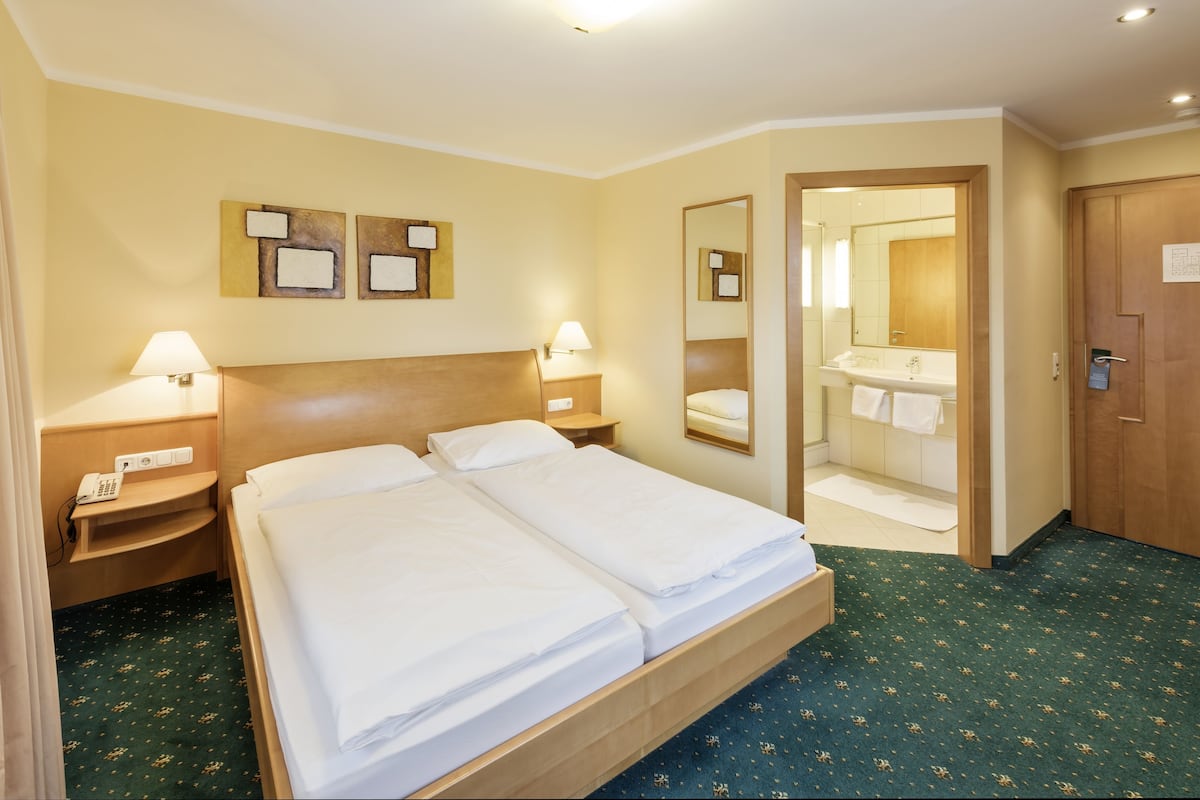 Double Room | Minibar, in-room safe, desk, blackout drapes