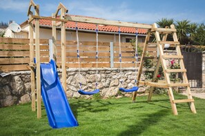 Children’s play area – outdoor