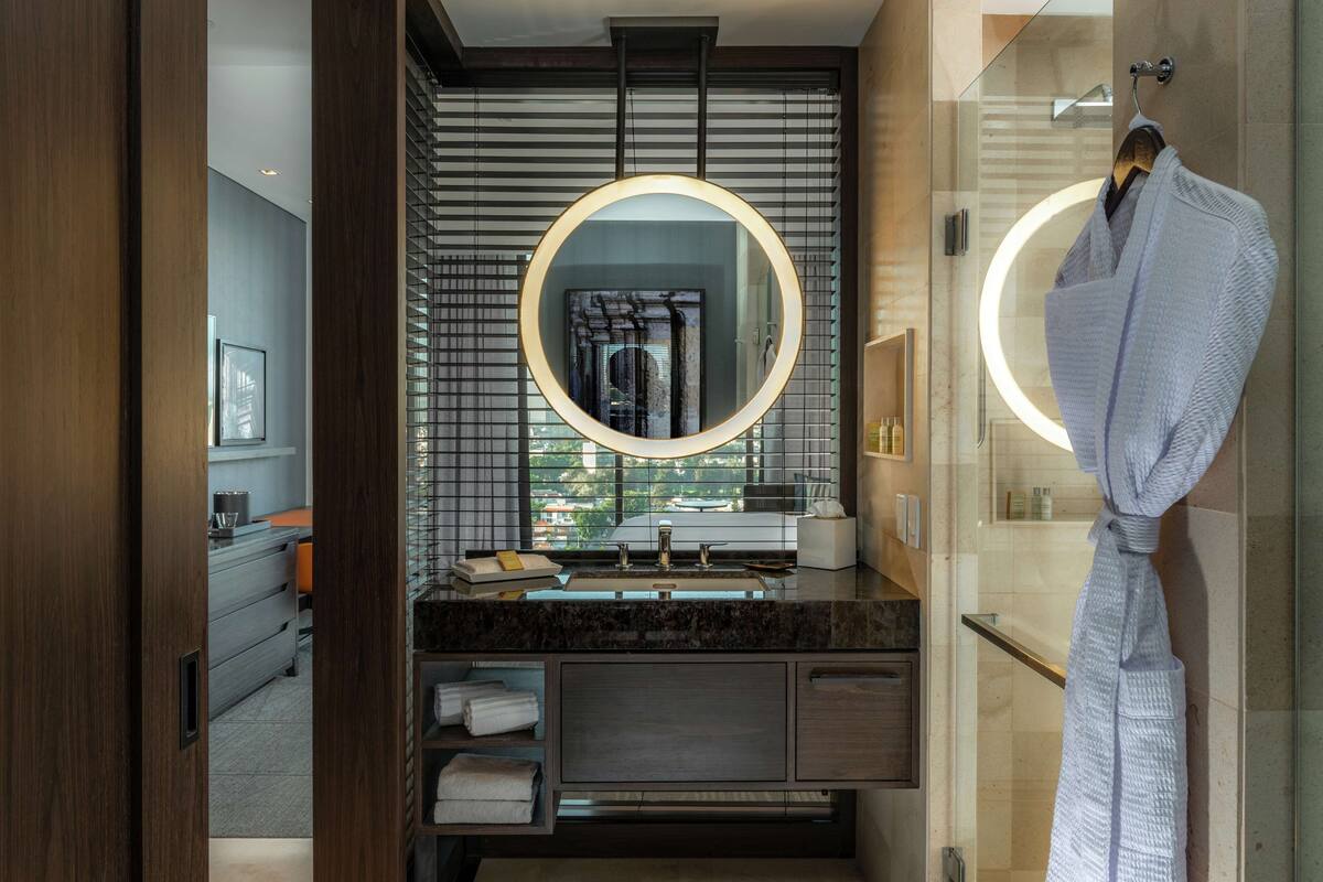 shower, rainfall showerhead, free toiletries, hair dryer