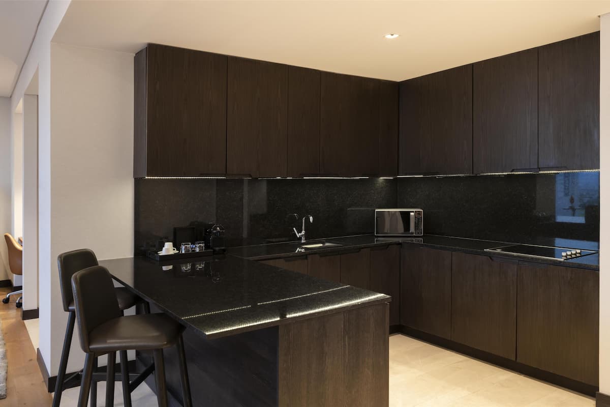 presidential suite, 1 bedroom | private kitchen | coffee/tea maker