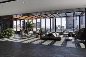 2 bars/lounges, poolside bar - Hilton Guadalajara Midtown (Guadalajara)
