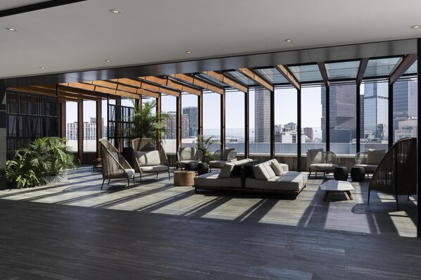 2 bars/lounges, poolside bar