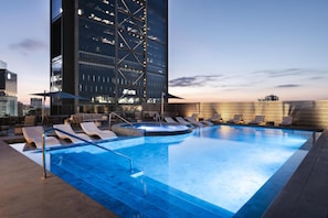 Outdoor pool - Hilton Guadalajara Midtown (Guadalajara)