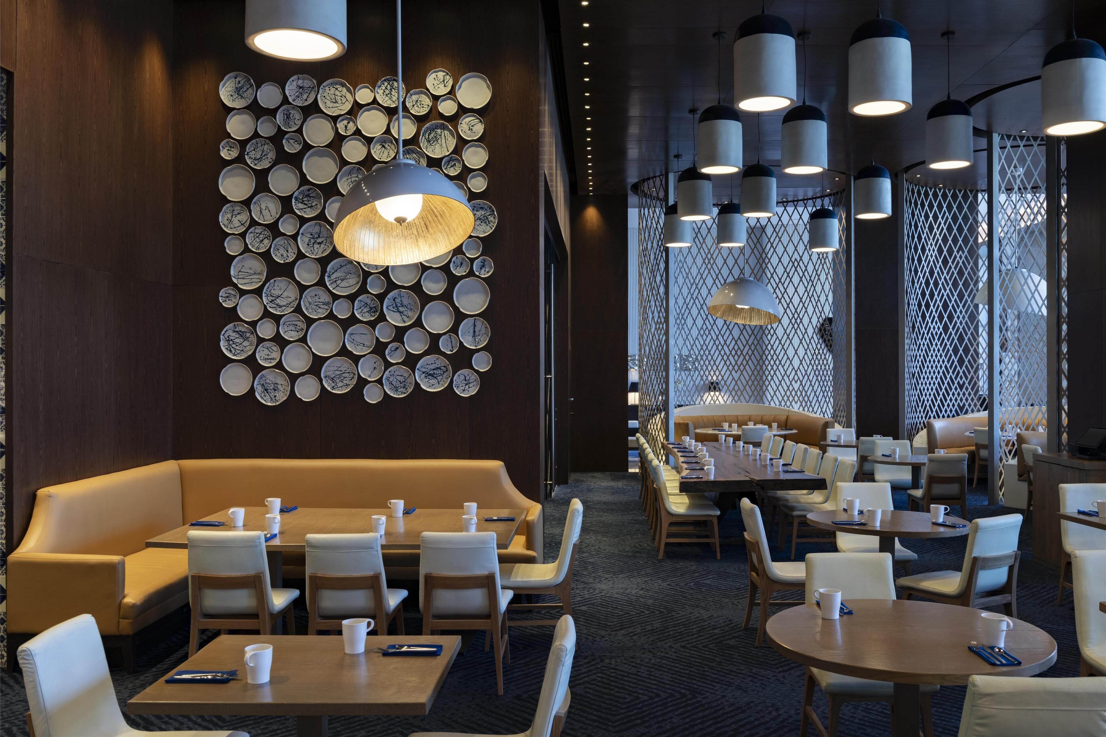 breakfast, lunch, dinner served; international cuisine