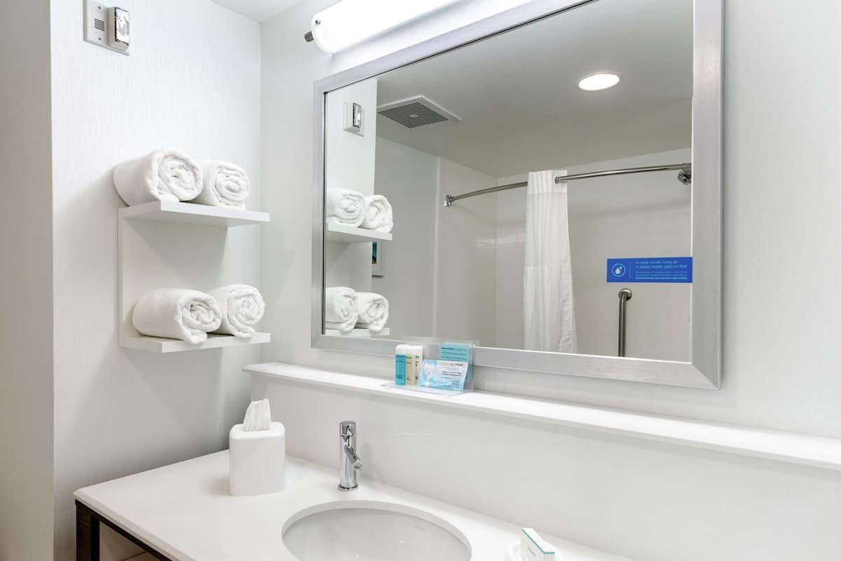 Bathroom | Free toiletries, hair dryer, towels