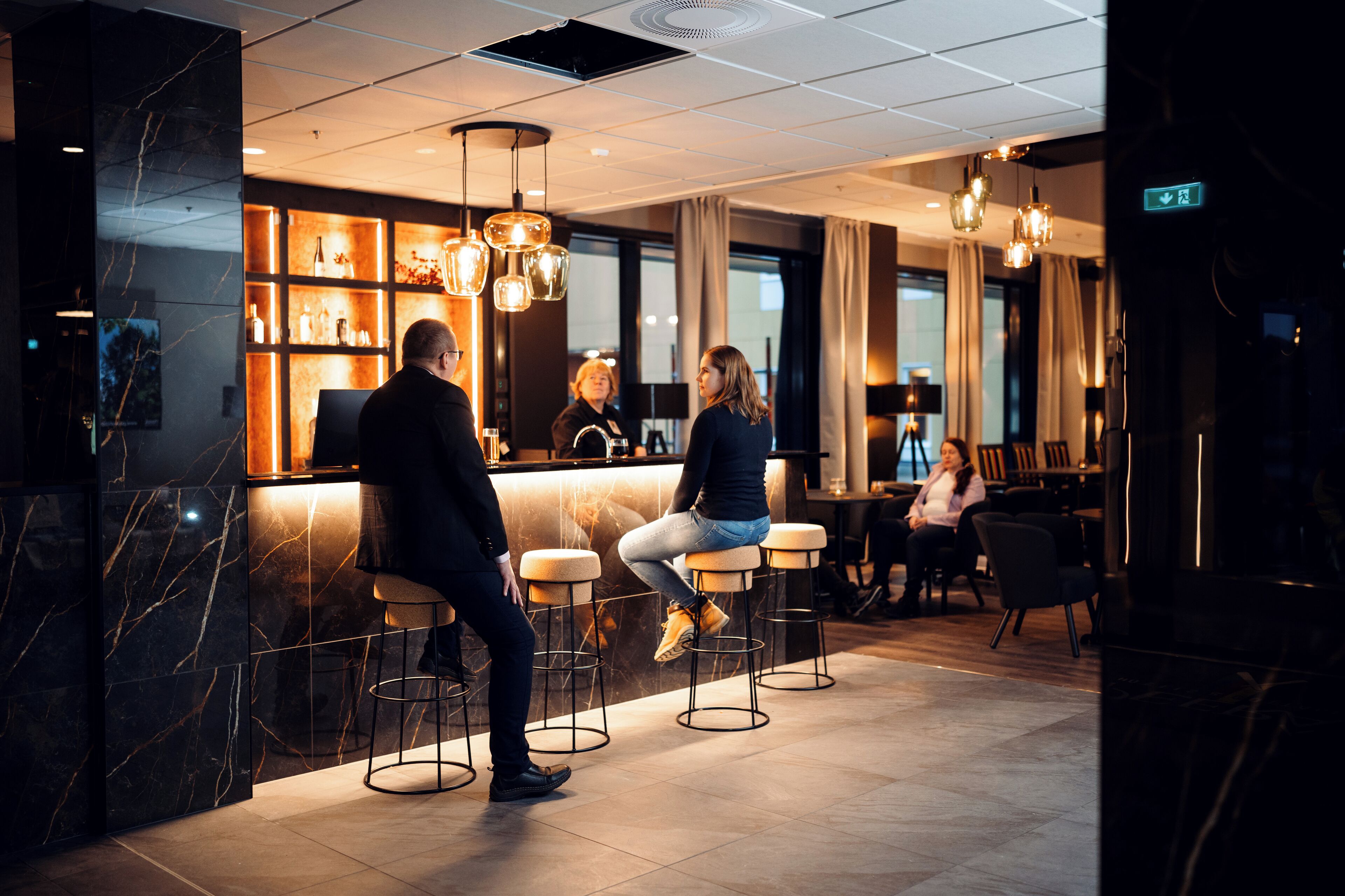 2 restaurants, breakfast served