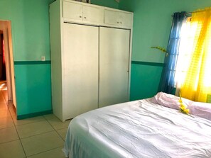 Comfort-talo, 2 keskisuurta parisänkyä, tupakointi kielletty | 2 makuuhuonetta, silitysrauta/-lauta, ilmainen Wi-Fi, vuodevaatteet