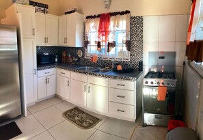 Comfort House, 2 Queen Beds, Non Smoking | Private kitchen | Fridge, microwave, oven, stovetop - Shades of Grey (St. John's)