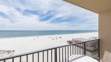 1 quarto, cofres nos quartos, espaço de trabalho para notebook