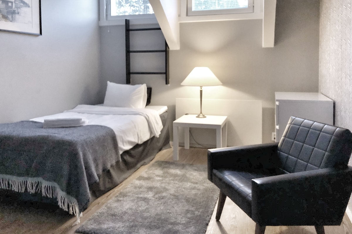 standard single room | iron/ironing board, free wifi, bed sheets