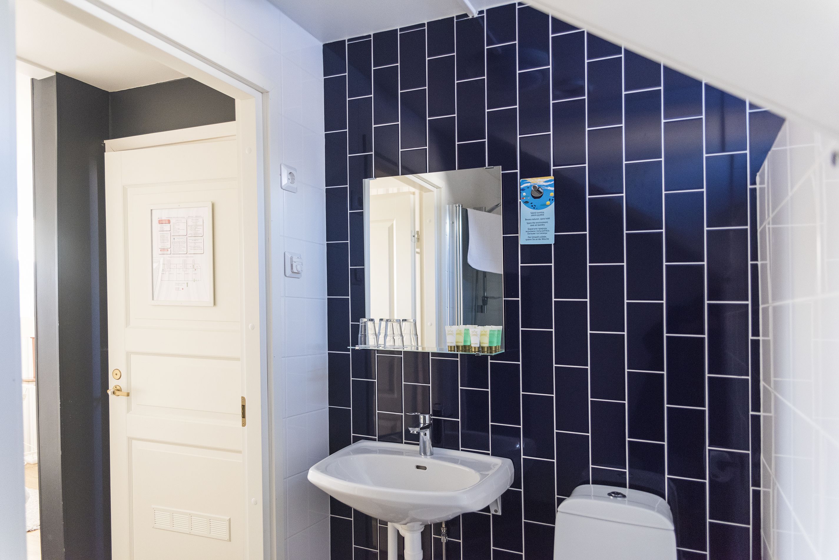 standard double or twin room | bathroom | shower, free toiletries, hair dryer, towels