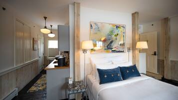 Deluxe Studio Suite, 1 King Bed, Non Smoking, River View | Premium bedding, down comforters, individually decorated