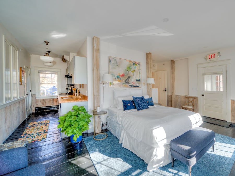 Deluxe Studio Suite, 1 King Bed, Non Smoking, River View | Floor plan