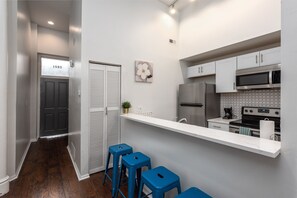 City Apartment, 1 Bedroom, Non Smoking, Kitchen | Private kitchen | Fridge, microwave, oven, stovetop