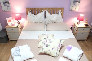 Kolmen hengen comfort-huone | Egyptinpuuvillaiset lakanat, ylelliset vuodevaatteet, untuvapeitot