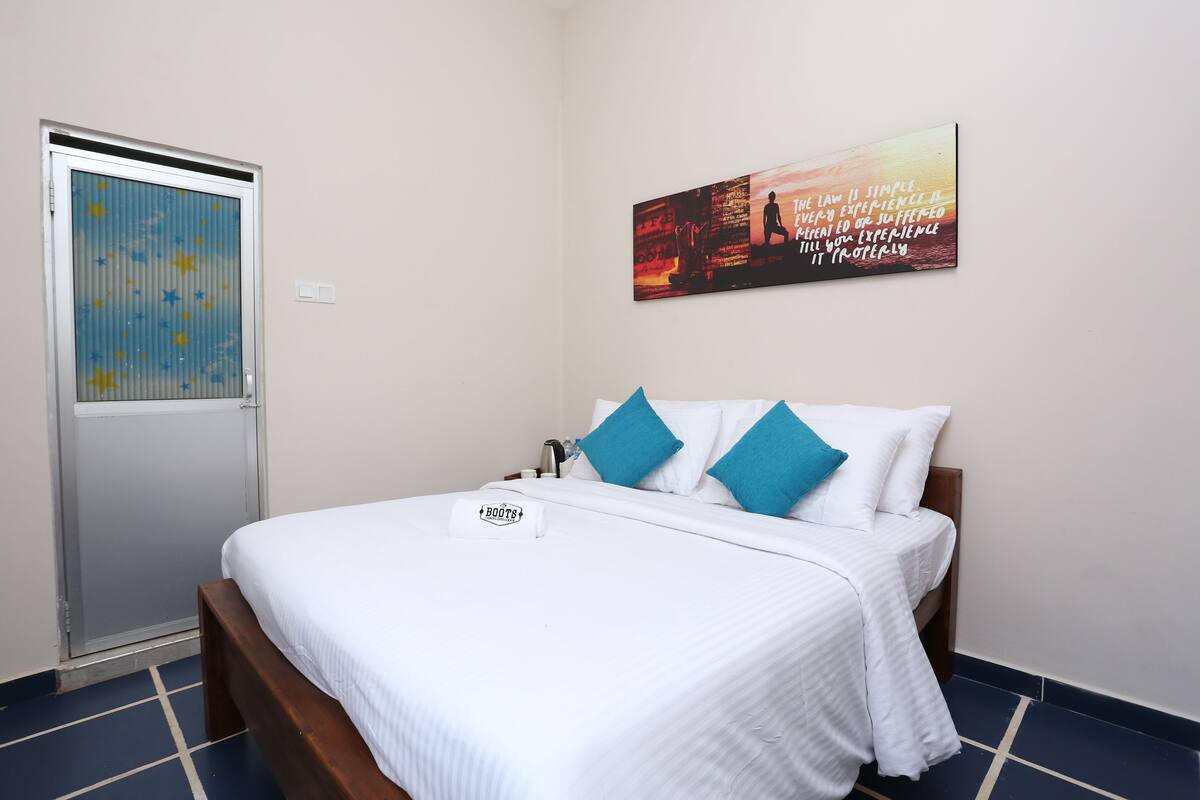 Economy Double Room Single Use, 1 Queen Bed, Non Smoking