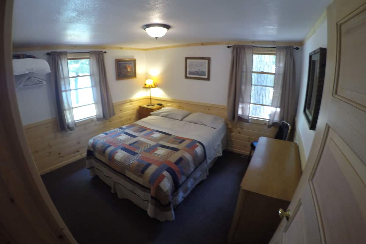 Cabin, 3 Bedrooms, Lake View (Ashwood) | Free WiFi