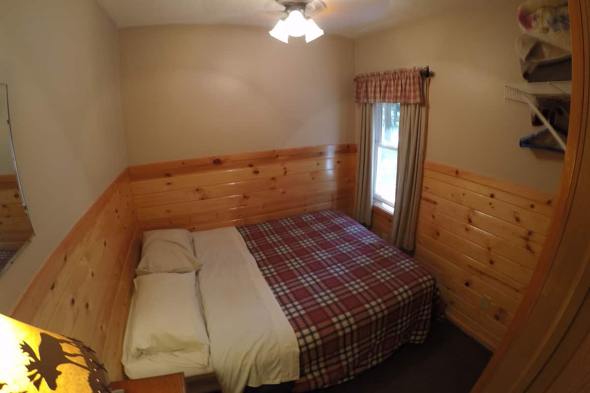 Cabin, 2 Bedrooms (Cedarwood) | Free WiFi