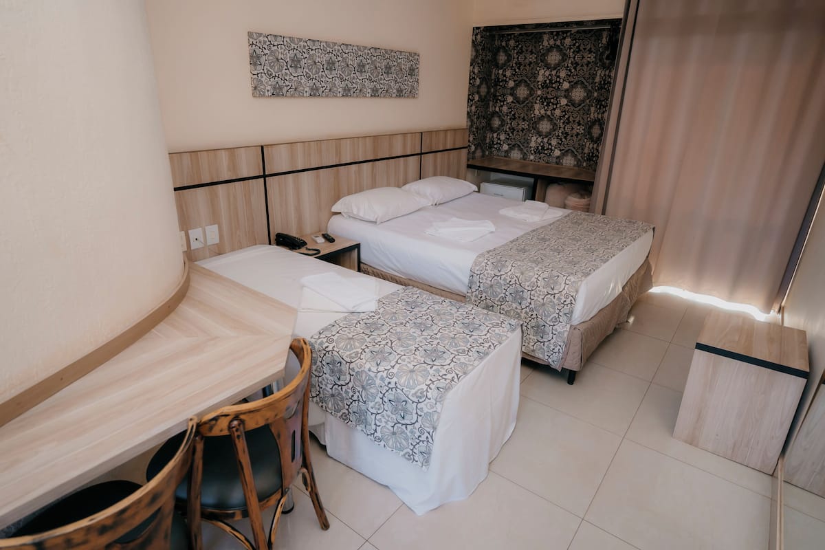 Chambre Triple Deluxe | 1 chambre, minibar, rideaux occultants, Wi-Fi gratuit