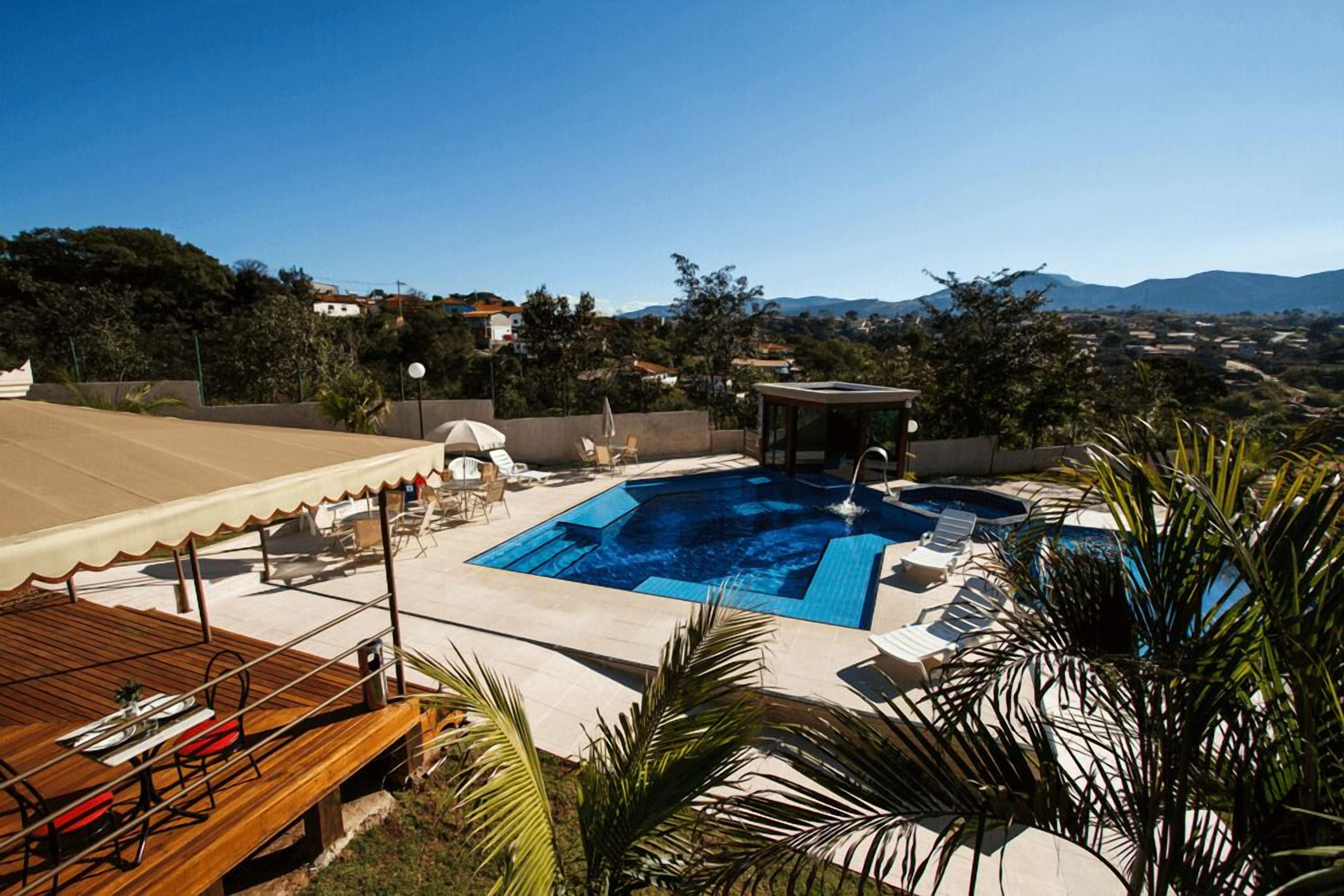 2 piscinas al aire libre, sombrillas, sillones reclinables de piscina