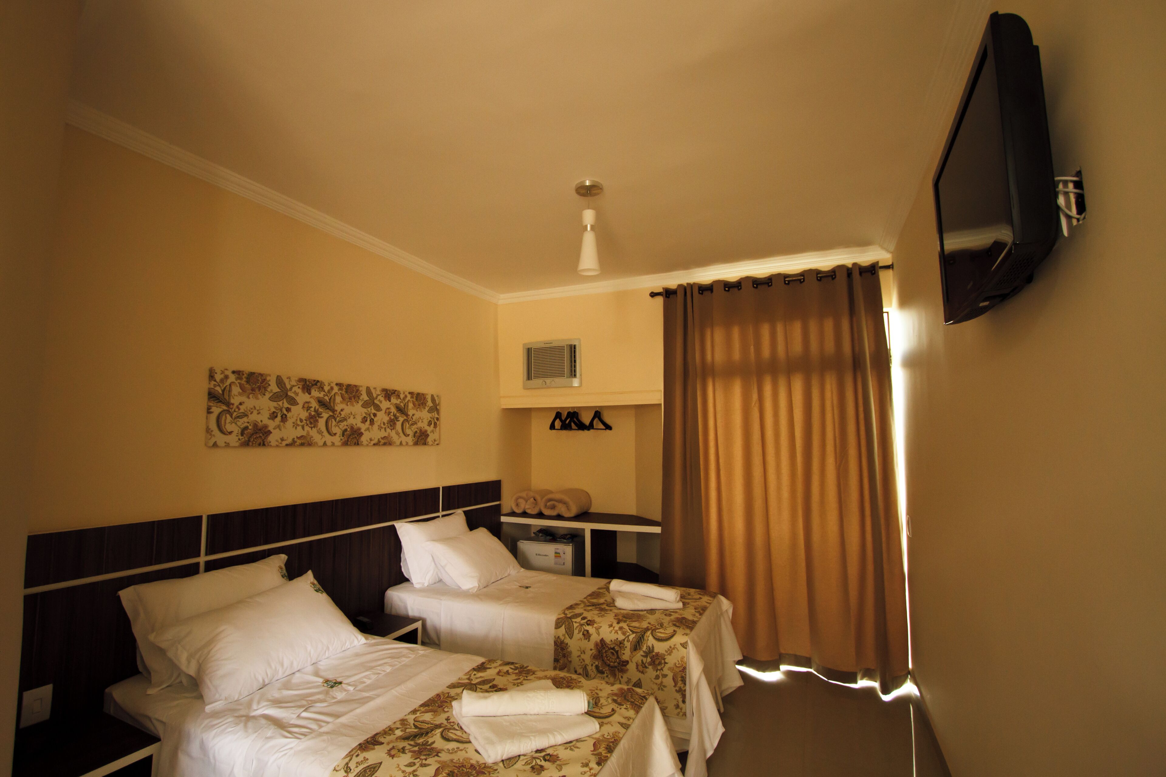 Deluxe Twin Room | 1 bedroom, minibar, blackout curtains, free WiFi