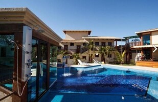 2 piscinas al aire libre, sombrillas, tumbonas