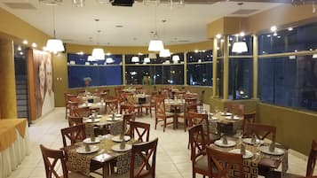 Breakfast, lunch, dinner served; local and international cuisine