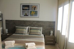豪華四人房, 私人浴室 (Via Gallicano nel Lazio, 1) | 埃及棉床單、高級寢具、羽絨被、獨特裝潢