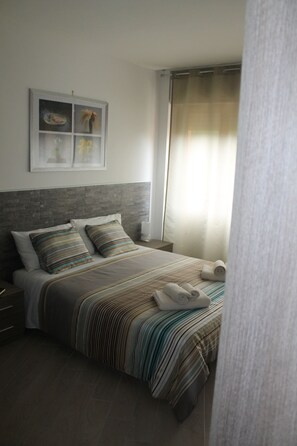 Deluxe Quadruple Room, Private Bathroom (Via Gallicano nel Lazio, 1) | Egyptian cotton sheets, premium bedding, down comforters - Vacanza a Casa (Rome)