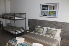 Deluxe Quadruple Room, Private Bathroom (Via Gallicano nel Lazio, 1) | Egyptian cotton sheets, premium bedding, down comforters - Vacanza a Casa (Rome)