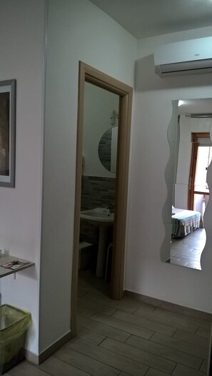 Family Quadruple Room, 1 Bedroom, Kitchen, Garden View (Via Gallicano nel Lazio, 1) | Room amenity - Vacanza a Casa (Rome)