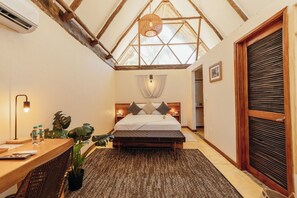 Deluxe-huone, parveke, merinäköala | Vuodevaatteet