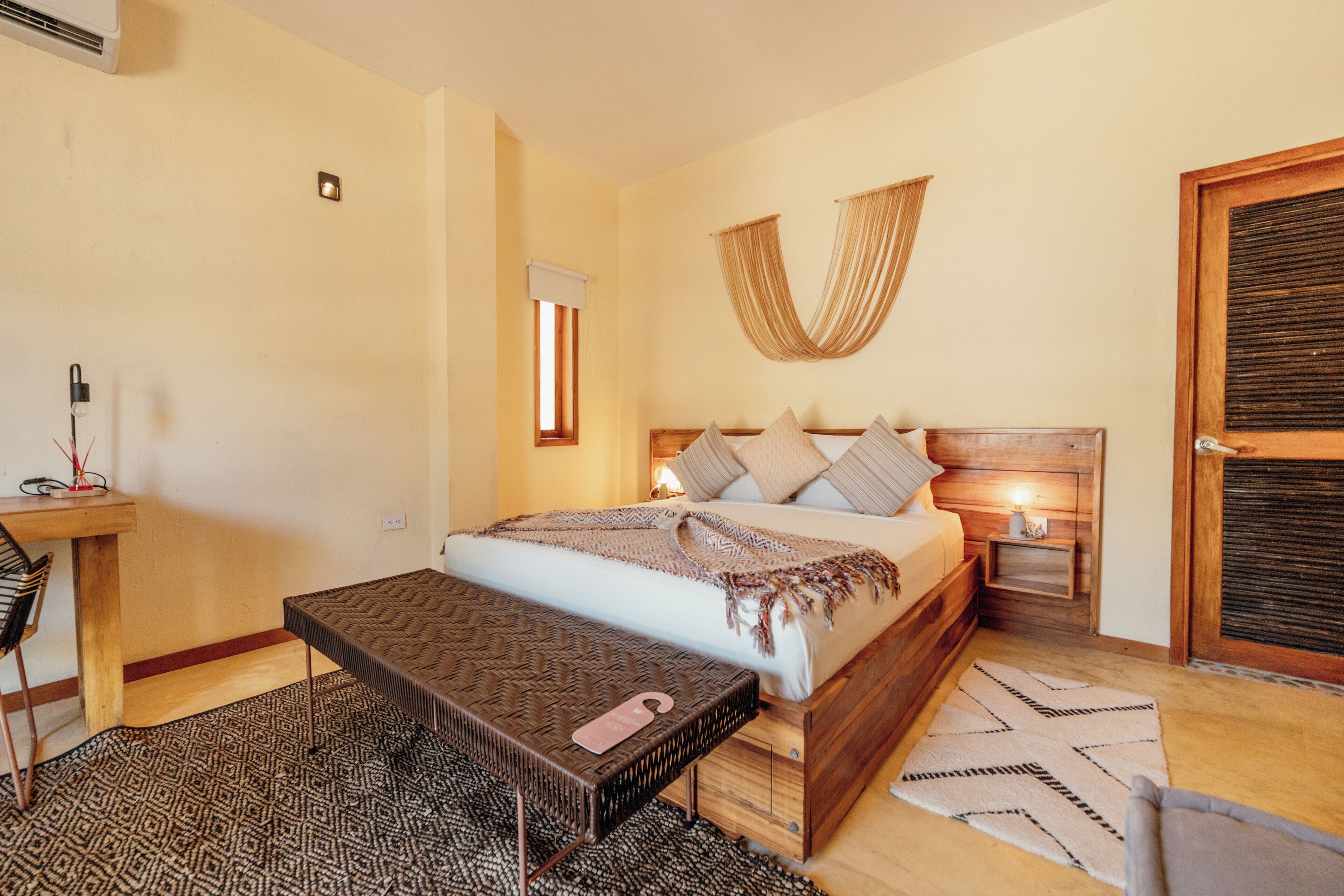 Deluxe Double Room, Sea View | Bed sheets
