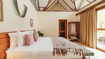 Deluxe Double Room, Balcony | Bed sheets