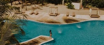 โรงแรมทายบีช - ทาโยนา