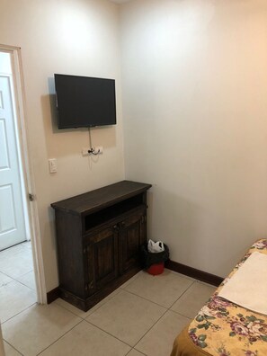 Desk, free WiFi, bed sheets - Hotel Posada de Don Luis (Guatemala City)