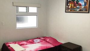 Basic-Vierbettzimmer, 2 Doppelbetten, eigenes Bad