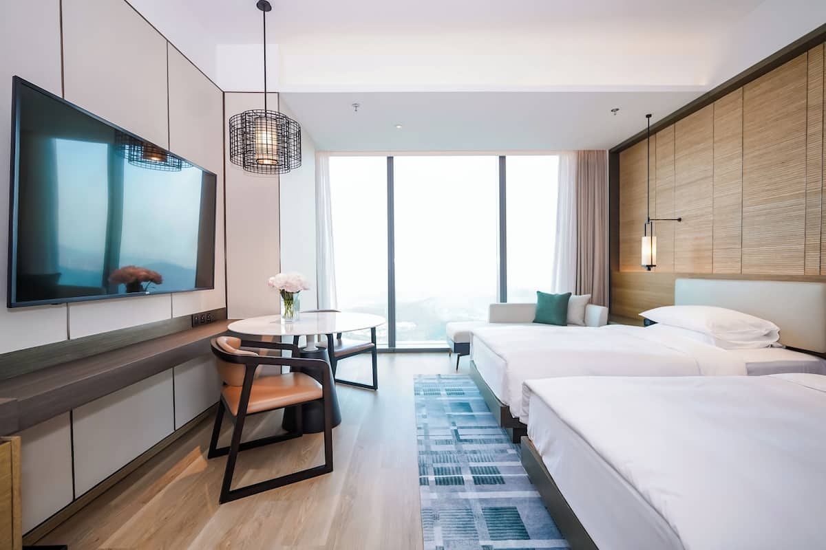 1 bedroom, down comforters, minibar, in-room safe