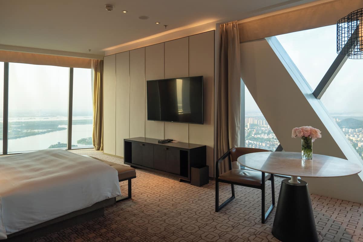 Grand Room, 1 King Bed | 1 bedroom, down comforters, minibar, in-room safe