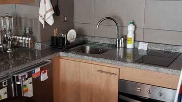 Apartament, 2 dormitoris | Cuina privada | Frigorífic, microones, forn i placa de cuina
