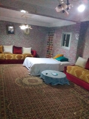Comfort Double Room, Non Smoking | Living room | Flat-screen TV - Hotel Raha (Nouakchott)